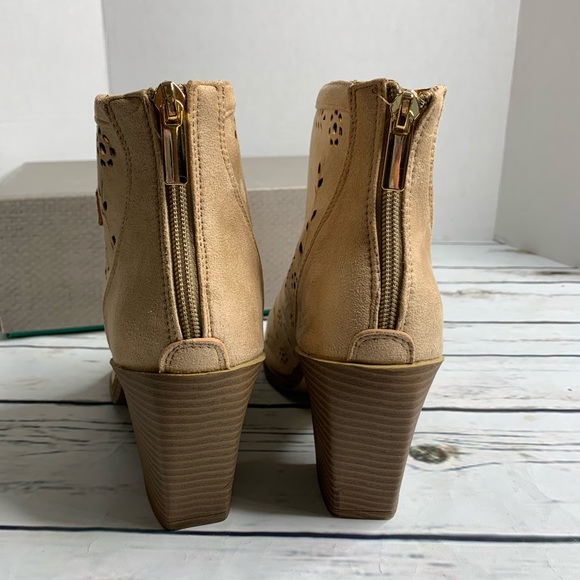 NEW Maurices Taylor laser cut bootie - Picture 5 of 8